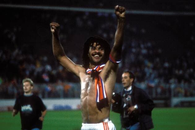 Europameisterschaft Halbfinale, BR Deutschland - Niederlande in Hamburg: Ruud Gullit (Niederlande) jubelt nach Spielschluss