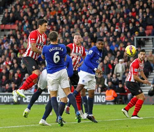 Football - 2014 2015 Premier League - Southampton vs. Everton Southampton s Jose Fonte heads the ball goalwards to have the ball deflected in at St Mary s Stadium Southampton Colorsport Shaun Boggust 