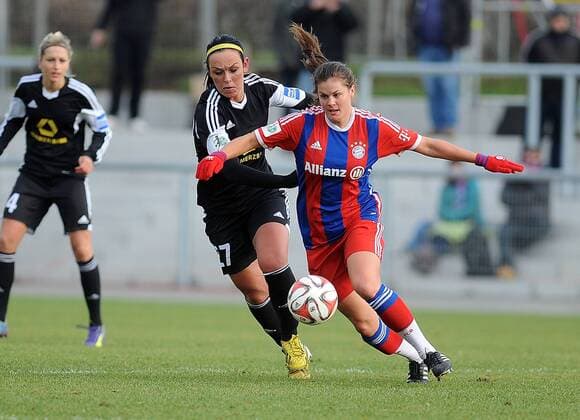 21.12.2014, xnrx, Fussball DFB Pokal Damen, 1.FFC Frankfurt - FC Bayern Muenchen, v.l. Peggy Kuznik (1.FFC Frankfurt), Katherine Stengel (FC Bayern München Frauen)