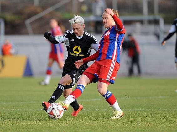 21.12.2014, xnrx, Fussball DFB Pokal Damen, 1.FFC Frankfurt - FC Bayern Muenchen, v.l. Jessica Fishlock (1.FFC Frankfurt), Melanie Behringer (FC Bayern München Frauen)
