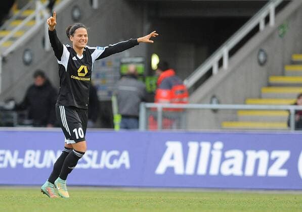 21.12.2014, xnrx, Fussball DFB Pokal Damen, 1.FFC Frankfurt - FC Bayern Muenchen, v.l. Jubel zum 3:0 fuer Frankfurt, Dzsenifer Marozsan (1.FFC Frankfurt) Torschuetze Kerstin Garefrekes (1.FFC Frankfurt),
