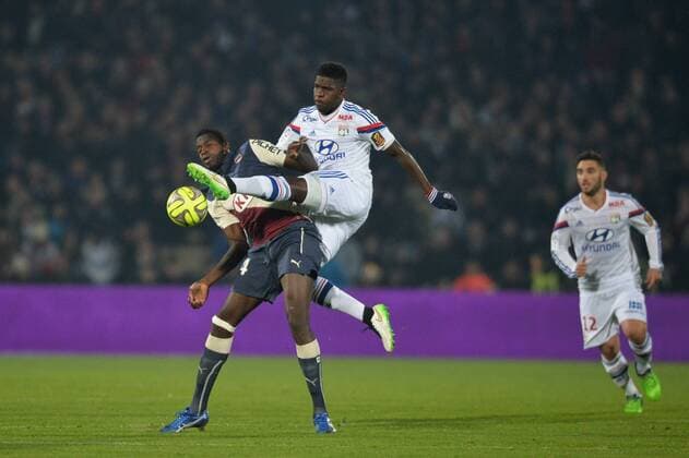 Aktuell Fußball, Frankreich, Ligue 1, Girondins Bordeaux - Olympique Lyon Samuel Umtiti (lyo) - Cheick Diabate (bor) FOOTBALL : Bordeaux vs Lyon - Ligue 1 - 21 12 2014 AnthonyBIBARD FEP Panoramic 