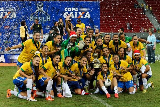 Brazil s players pose for a photo after the awarding ceremony for the 2014 International Women s Football Tournament of Brasilia in Brasilia, capital of Brazil, Dec. 21, 2014. Brazil claimed the title after a 0-0 draw over the United States on Sunday. ) (SP)BRAZIL-BRASILIA-WOMEN S FOOTBALL TOURNAMENT-BRAZIL VS USA XuxZijian 