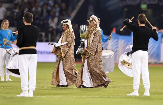 FUSSBALL INTERNATIONAL Supercoppa Italia Finale 2014 in Doha Juventus Turin - SSC Neapel 22.12.2014 Der italienische Suppercup Pokal kommt in das Al Sadd Stadion von Doha 