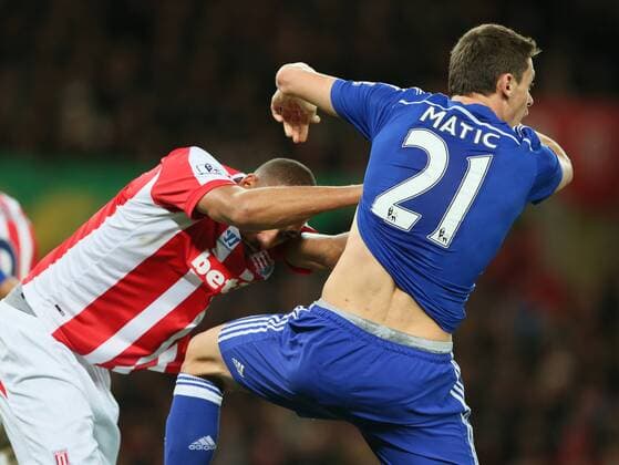 Aktuell Fußball, England, Premier League, Stoke City - FC Chelsea Steven N Zonzi of Stoke City and Nemanja Matic of Chelsea clash - Barclays Premier League - Stoke City vs FC Chelsea -- Britannia Stadium - Stoke - England - 22nd December 2014 - EDITORIAL USE ONLY. No use with unauthorised audio, video, data, fixture lists, club league logos or live services. Online in-match use limited to 120 images, no video emulation. No use in betting, games or single club league player publications.