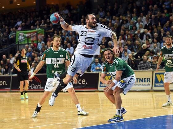 23.12.2014, xjhx, Handball HBL, HSG Wetzlar - GWD Minden, v.l. Aljoscha Schmidt (GWD Minden), Kent Robin Toennesen (HSG Wetzlar)