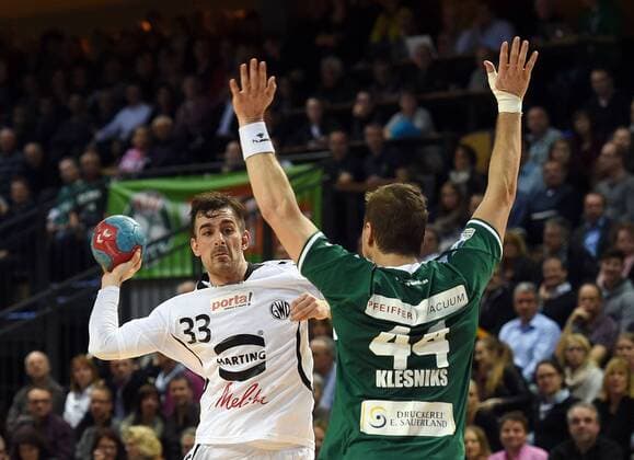 23.12.2014, xjhx, Handball HBL, HSG Wetzlar - GWD Minden, v.l. Dalibor Doder (GWD Minden), Elvars Klesniks (HSG Wetzlar)