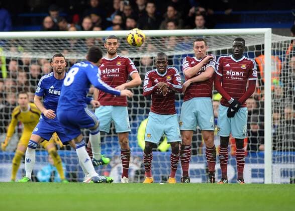 Football - 2014 2015 Premier League - Chelsea vs. West Ham United Chelsea s Oscar takes a free kick over the heads of Andy Carroll, Enner Valencia, Kevin Nolan and Cheikhou Koutate at Stamford Bridge. COLORSPORT ANDREW COWIE 