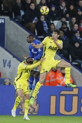 26.12.2014. Leicester, England. Premier League. Leicester City versus Tottenham Hotspur. Federico Fazio of Tottenham Hotspur beats Jeffrey Schlupp of Leicester City to a high ball. xJohnxKirkpatrickx  ActionPlus11584927