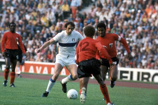 Giorgio Chinaglia (Italien) gegen Ernst Jean Joseph und Wilner Nazaire (beide Haiti)