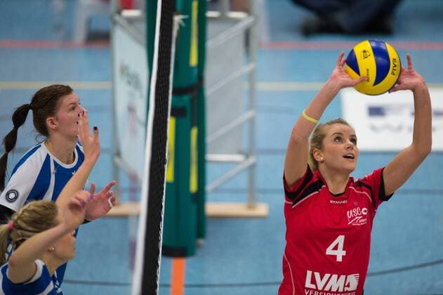 27.12.2014, Halle Berg Fidel, Muenster Volleyball, DVV-Pokal, Halbfinale, USC Münster Muenster vs. Allianz MTV Stuttgart Zuspiel Tess von Piekartz ( 4 Muenster)