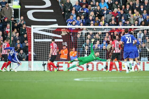 Football - 2014 2015 Premier League - Southampton vs. Chelsea Eden Hazard of Chelsea fires the ball past Southampton s Fraser Forster to equalise at St Mary s Stadium Southampton Colorsport Shaun Boggust 