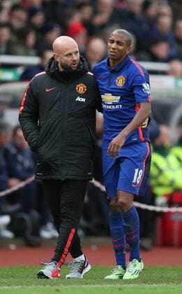 Aktuell Fußball, England, Premier League, Stoke City - Manchester United Distraught Ashley Young of Manchester United ManU goes off with an injury - Barclays Premier League - Stoke City vs Manchester Utd - Stoke - England - 1st January 2015 - Picture Simon Bellis Sportimage EDITORIAL USE ONLY. No use with unauthorised audio, video, data, fixture lists, club league logos or live services. Online in-match use limited to 120 images, no video emulation. No use in betting, games or single club league player publications.