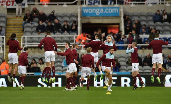 01.01.2015. Newcastle, England. Barclays Premier League. Newcastle versus Burnley. Burnley players warming up before the game xPeterxHaygarthx  ActionPlus11585812