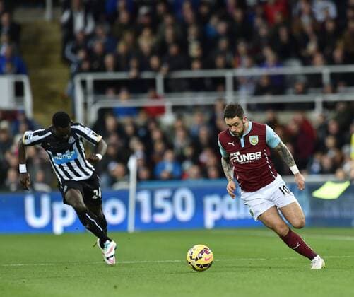 01.01.2015. Newcastle, England. Barclays Premier League. Newcastle versus Burnley. Danny Ings of Burnley controls the ball xPeterxHaygarthx  ActionPlus11585844