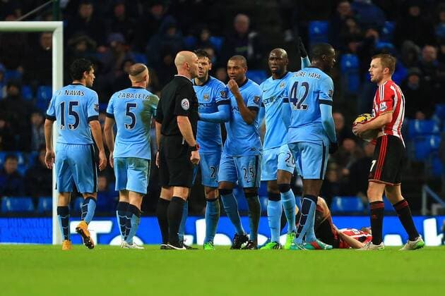 Manchester City confront the referee - Manchester City vs. Sunderland - Barclay s Premier League - Etihad Stadium - Manchester - 28 12 2014 Pic Philip Oldham Sportimage EDITORIAL USE ONLY. No use with unauthorised audio, video, data, fixture lists, club league logos or live services. Online in-match use limited to 120 images, no video emulation. No use in betting, games or single club league player publications.