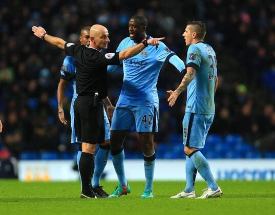An angry Yaya Toure of Manchester City confronts the referee - Manchester City vs. Sunderland - Barclay s Premier League - Etihad Stadium - Manchester - 28 12 2014 Pic Philip Oldham Sportimage EDITORIAL USE ONLY. No use with unauthorised audio, video, data, fixture lists, club league logos or live services. Online in-match use limited to 120 images, no video emulation. No use in betting, games or single club league player publications.