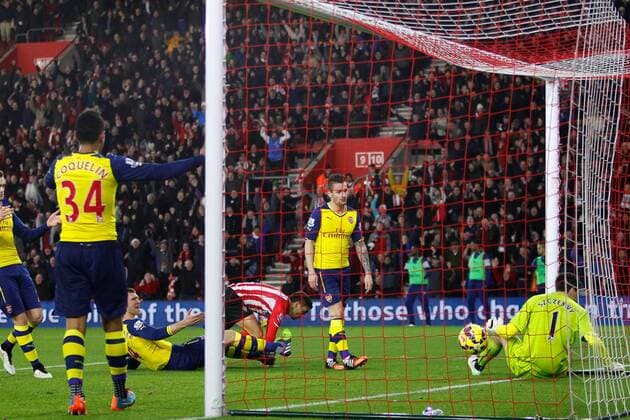 Football - 2014 2015 Premier League - Southampton vs. Arsenal Southampton s Dusan Tadic celebrates after he fired in after a defensive mix up between Arsenal goal keeper Wojciech Szczesny and Per Mertesacker Colorsport Shaun Boggust 