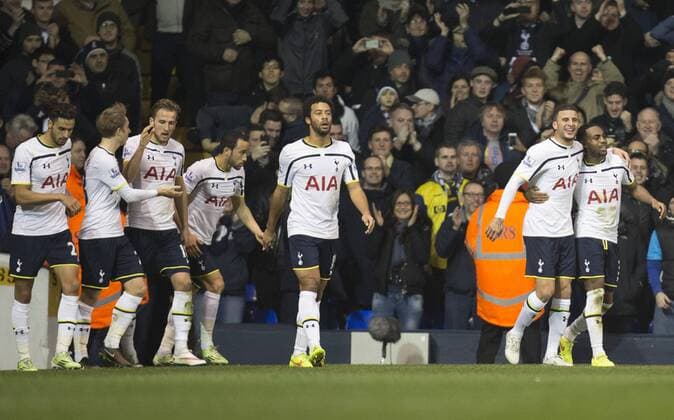 01.01.2015. London, England. Barclays Premier League. Tottenham versus Chelsea. Tottenham players celebrate their goal scored by Danny Rose to make it 2-1. xNigelxCookex  ActionPlus11585904