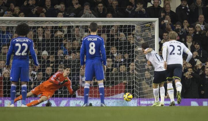 01.01.2015. London, England. Barclays Premier League. Tottenham versus Chelsea. Tottenham Hotspur s Andros Townsend scores from the spot just before half time to make it 3-1. xNigelxCookex  ActionPlus11585905