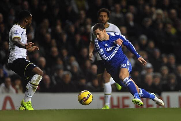 Football - 2014 2015 Premier League - Tottenham Hotspur vs. Chelsea Chelsea s Eden Hazard sets up Chelsea s goal at White Hart Lane. COLORSPORT ANDREW COWIE 