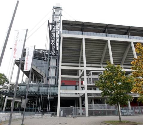 Platz vor der Rheinenergie Arena an der die Heinz Flohe Statue aufgestellt werden soll 1. FC Köln 1. Fussball Bundesliga Saison 2014 2015 Datum: 09.10.2014 Flohe Statue Ereignis: -