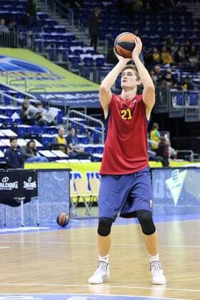 Der deutsche Nationalspieler Tibor Pleiss FC Barcelona Barca steht in Diensten der Katalanen, Alba Berlin vs. FC Barcelona, Basketball, Euro League, 02.01.2015 , EP_MHT
