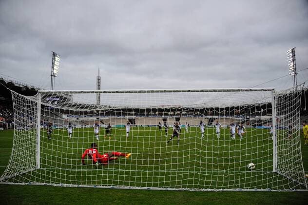 Penalty reussi et joie Thomas Toure (gir) FOOTBALL : Bordeaux vs Toulouse - 32eme de Finale Coupe de France - 04 01 2015 ThierryBreton Panoramic 