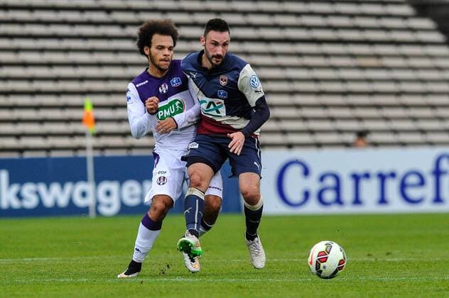 Martin Braithwaite (tfc) Diego Contento (gir) FOOTBALL : Bordeaux vs Toulouse - 32eme de Finale Coupe de France - 04 01 2015 ThierryBreton Panoramic 