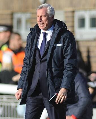 Football - 2014 2015 FA Cup - Third Round: Dover Athletic vs. Crystal Palace Palace manager Alan Pardew at the Crabble Athletic Ground. COLORSPORT ANDREW COWIE 