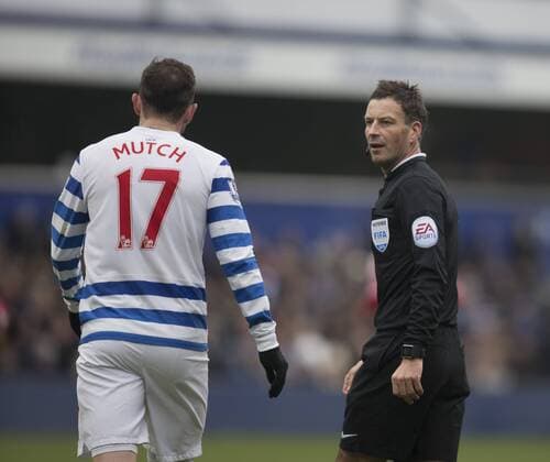 04.01.2015. London, England. FA Cup 3rd Round. QPR versus Sheffield United. Referee Mark Clattenburg has words with QPR s Jordon Mutch. xNigelxCookex  ActionPlus11586710