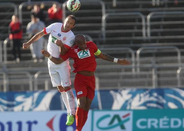 CARVALHO DEVANT MAOULIDA FOOTBALL : Nimes vs Monaco - Coupe de France - 04 01 2015 AlexandreDimou Panoramic 
