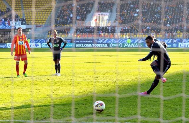 penalty Alexandre Lacazette (ol) - BUT FOOTBALL : Lens vs Lyon - Coupe de France - 32eme - 04 01 2015 AnthonyBIBARD FEP Panoramic 