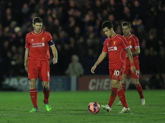 Aktuell Fußball, England, FA Cup, AFC Wimbledon - FC Liverpool Liverpool s Steven Gerrard looks on dejected after AFC Wimbledon s opening goal FA Cup Third Round - AFC Wimbledon - FC Liverpool - Kingsmeadow Stadium park - England - 5th January 2015 - EDITORIAL USE ONLY. No use with unauthorised audio, video, data, fixture lists, club league logos or live services. Online in-match use limited to 120 images, no video emulation. No use in betting, games or single club league player publications.