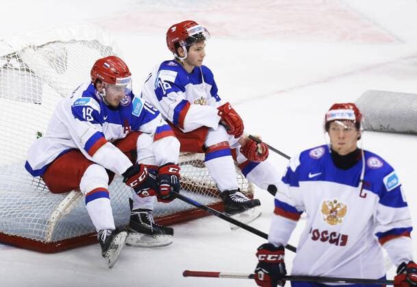 TORONTO, CANADA. JANUARY 5, 2015. Russia s Pavel Buchnevich and Sergei Tolchinsky (L-R) react after losing the 2015 IIHF World Junior Championship final Ice hockey Eishockey match against Canada at the Air Canada Centre. The Canadian team won the game 5:4. Yelena Rusko TASS  RE159370