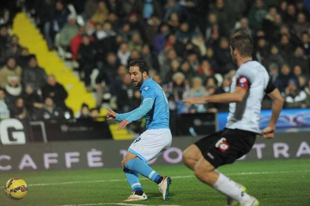 Serie A, AC Cesena - SSC Neapel Gonzalo Higuain del momentaneo 0 a 2 per Napoli xHOCHxZWEIx xItalyxPhotoxPressx 