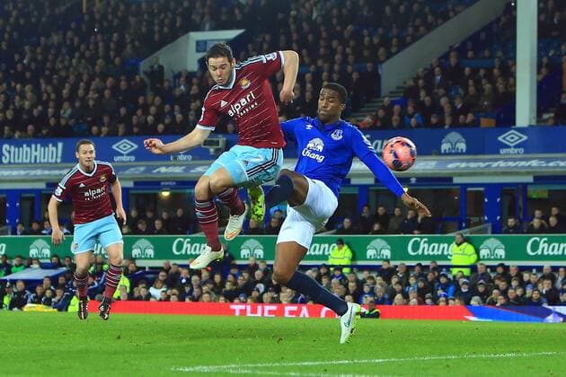 West Ham s Matt Jarvis flicks a shot towards goal but sees it saved - Everton vs. West Ham United - FA Cup Third Round - Goodison Park - Liverpool - 06 01 2015 Pic Philip Oldham Sportimage EDITORIAL USE ONLY. No use with unauthorised audio, video, data, fixture lists, club league logos or live services. Online in-match use limited to 120 images, no video emulation. No use in betting, games or single club league player publications.