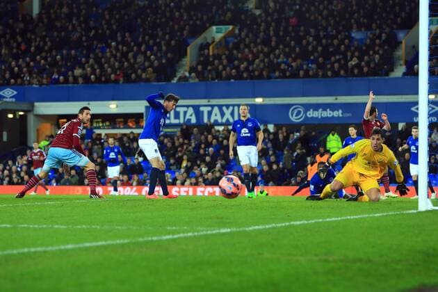 West Ham s Morgan Amalfitano watches his flick on drag wide - Everton vs. West Ham United - FA Cup Third Round - Goodison Park - Liverpool - 06 01 2015 Pic Philip Oldham Sportimage EDITORIAL USE ONLY. No use with unauthorised audio, video, data, fixture lists, club league logos or live services. Online in-match use limited to 120 images, no video emulation. No use in betting, games or single club league player publications.