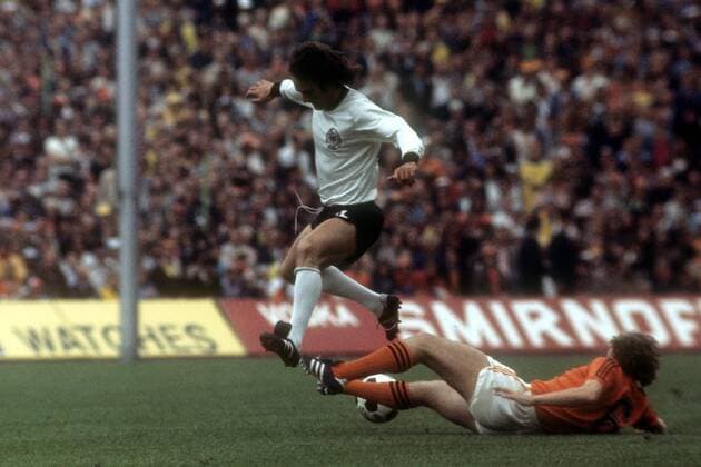 Wolfgang Overath (BR Deutschland) gegen Wim Jansen (Niederlande)