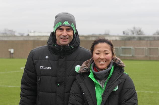 Trainingsauftakt des Frauenfussballbundesligisten VfL Wolfsburg mit Neuzugang Yuki Ogimi und Ralf Kellermann ( beide VfL Wolfsburg)