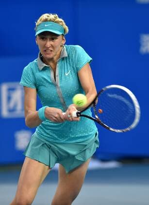 (150108) -- SHENZHEN, Jan. 8, 2015 -- Tereza Smitkova of Czech Republic returns the ball during the quarterfinal of singles of the 2015 WTA Tennis Damen Shenzhen Open Tennis Tournament at Shenzhen Longgang Sports Center in Shenzhen on Jan. 8, 2015. MaoxSiqian 