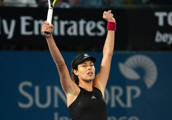 Ana Ivanovic (SRB) reißt die Hände in die Luft und jubelt. Brisbane International 2015, Brisbane, Australien
