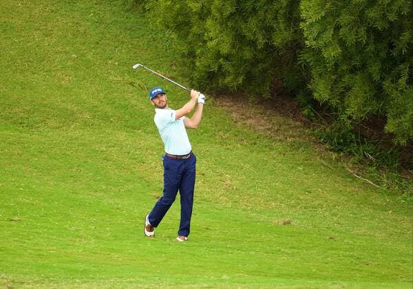 January 08 2015: Chris Kirk hits his second shot on number thirteen during the Pro-Am for the Hyundai Tournament of Champions at Kapalua Plantation Course on Maui, HI. GOLF: JAN 08 PGA Golf Herren - Hyundai Tournament of Champions - Pro-AM Icon150108020 EDITORIAL USE ONLY
