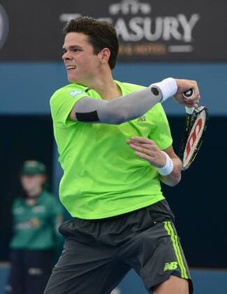 Milos Raonic (CAN) in Aktion. Brisbane International 2015, Brisbane, Australien
