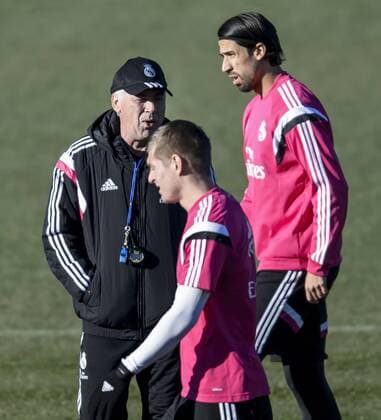 Real Madrid training session in Valdebebas. In this picture, Carlo Ancelotti and Sami Khedira and Toni Kroos. xDIEGOxGxSOUTOx 