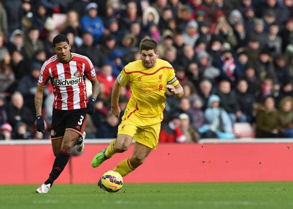Aktuell FuÃŸball, England, Premier League, AFC Sunderland - FC Liverpool 10.01.2015. Sunderland, England. Barclays Premier League. Sunderland versus Liverpool. Steven Gerrard of Liverpool controls the ball xPeterxHaygarthx  ActionPlus000111588160