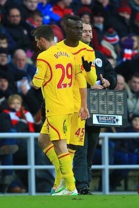 Aktuell Fußball, England, Premier League, AFC Sunderland - FC Liverpool Mario Balotelli of Liverpool replaces Fabio Borini - Sunderland vs. Liverpool - Barclay s Premier League - Stadium of Light - Sunderland - 10 01 2015 Pic Philip Oldham Sportimage EDITORIAL USE ONLY. No use with unauthorised audio, video, data, fixture lists, club league logos or live services. Online in-match use limited to 120 images, no video emulation. No use in betting, games or single club league player publications.