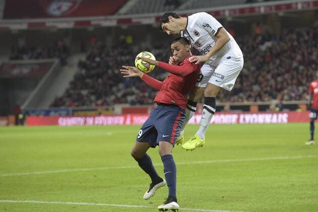 Ronny RODELIN (lille) vs SAAD Felipe (Caen) FOOTBALL : Lille OSC vs SM Caen - L1 - 10 01 2015 JBAutissier 