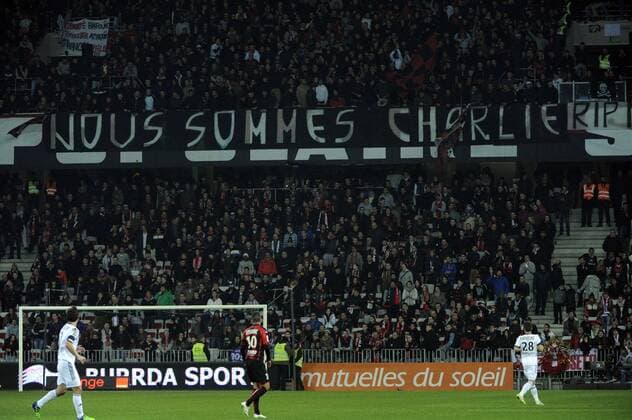 Fans von Nice erinnern an die Opfer der Terroranschläge von Paris FOOTBALL : OGC Nice - Ligue 1 - 10 01 2015 FEP Panoramic 
