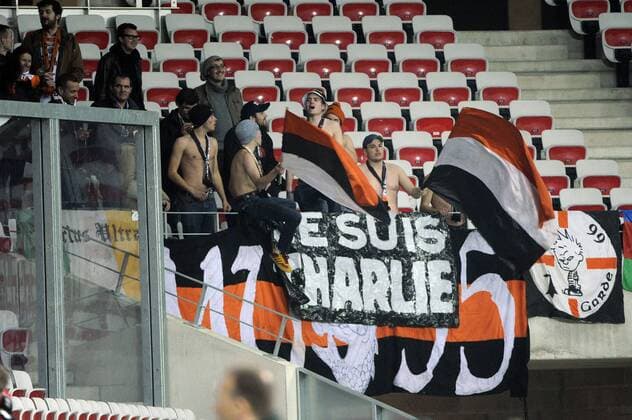 Fans von Lorient erinnern an die Opfer der Terroranschläge von Paris FOOTBALL : FC Lorient - Ligue 1 - 10 01 2015 FEP Panoramic 